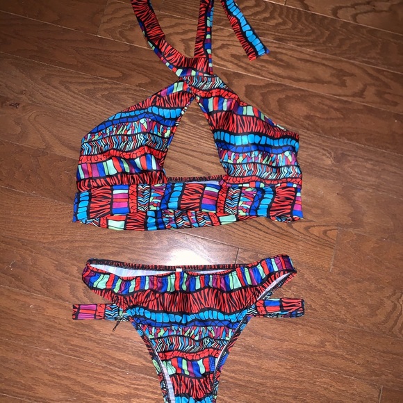 Bathing suits - Picture 3 of 7